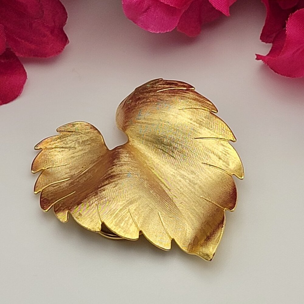 Vintage Gold-Tone LEAF Scarf Clip 2.5 Inch